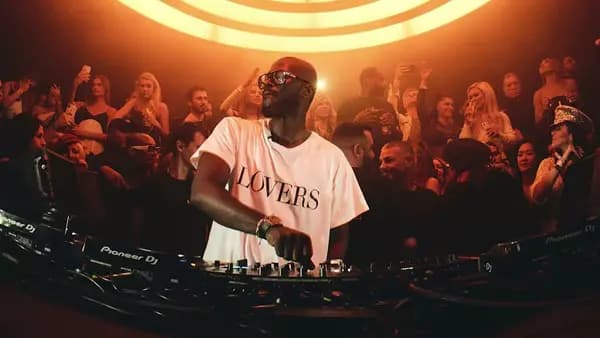 A Show for the Hyperclub